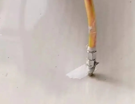 杨浦瓷砖空鼓维修公司专业解答在瓷砖铺贴过程中，如果使用的砂料过粗（如全部使用了粗砂），可能会导致以下问题